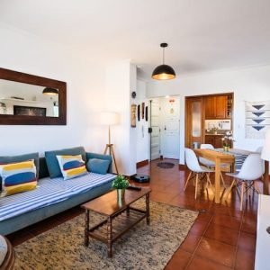 Óptimo terraço com churrasco, perto da praia!