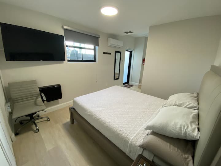 Quarto privativo na Coral Way!
