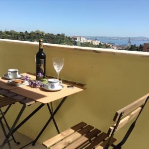 Casa das Olaias e garagem privativa fechada