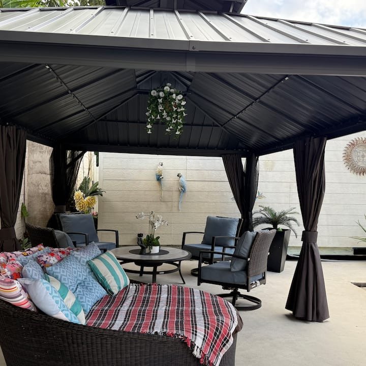 Lugar minúsculo com jacuzzi quente privativo a 7 minutos do aeroporto