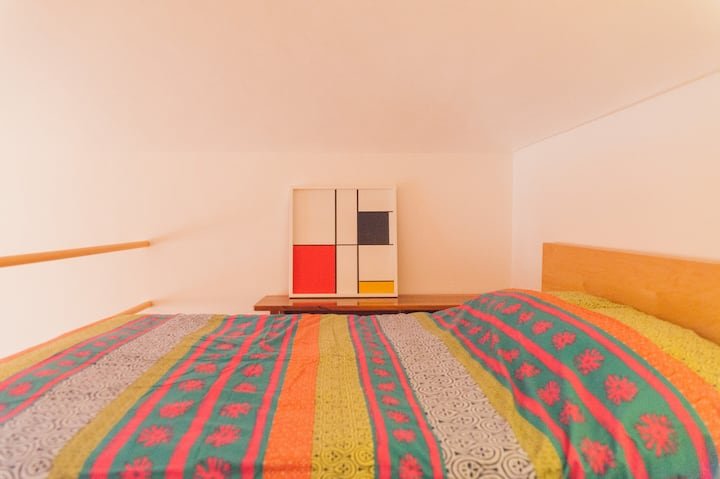 Quarto no centro com banheiro privativo