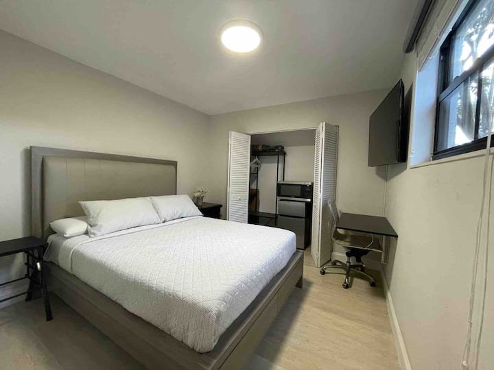 Quarto privativo na Coral Way!