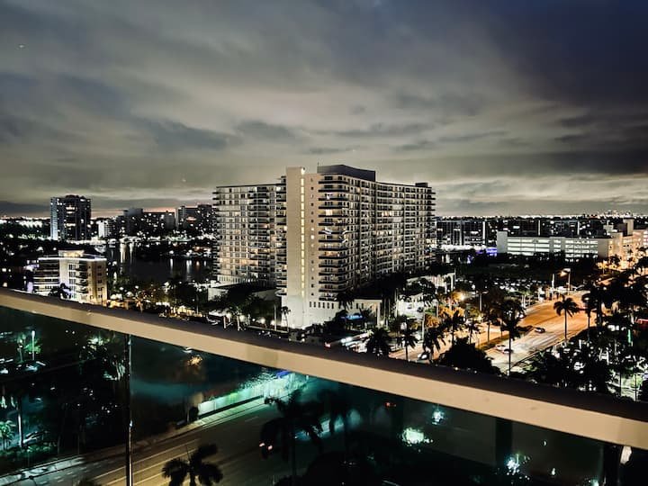 Frente à praia. Remodelado, luxo 3 CAMAS/2 quartos. 1,5