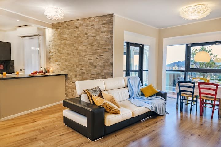 [Maravilhosa VISTA para o MAR e jacuzzi]Cadimare/5TERRE