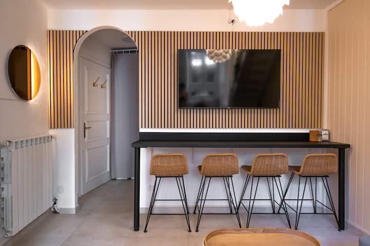 NOVO — Apartamento Moderno no Lago Como — HoneyHomes