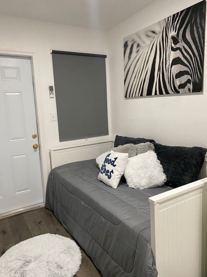 Lugar minúsculo com jacuzzi quente privativo a 7 minutos do aeroporto