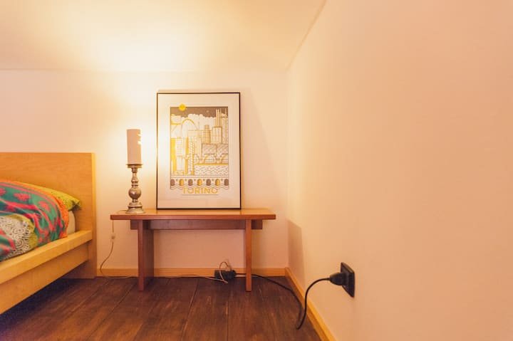 Quarto no centro com banheiro privativo