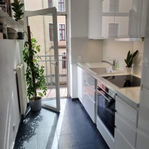 350m para a cidade com 2 quartos e varanda para relaxar