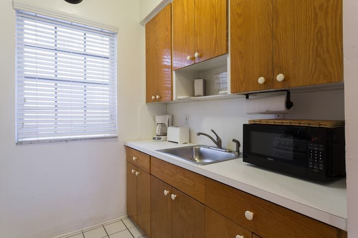 SoBe #6-2 Queen Beds,Futon -FREE PARKing, Kitchen