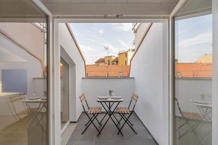 DUOMO 10min  Compras e relaxamento, ar-condicionado, Wi-Fi, varanda