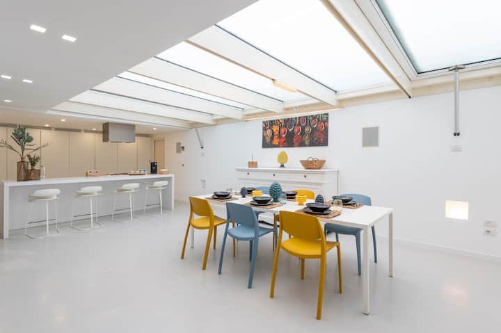 Addaura Home um terraço com vista para o mar