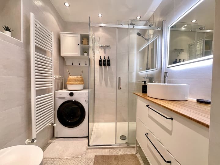 NOVO — Apartamento Moderno no Lago Como — HoneyHomes