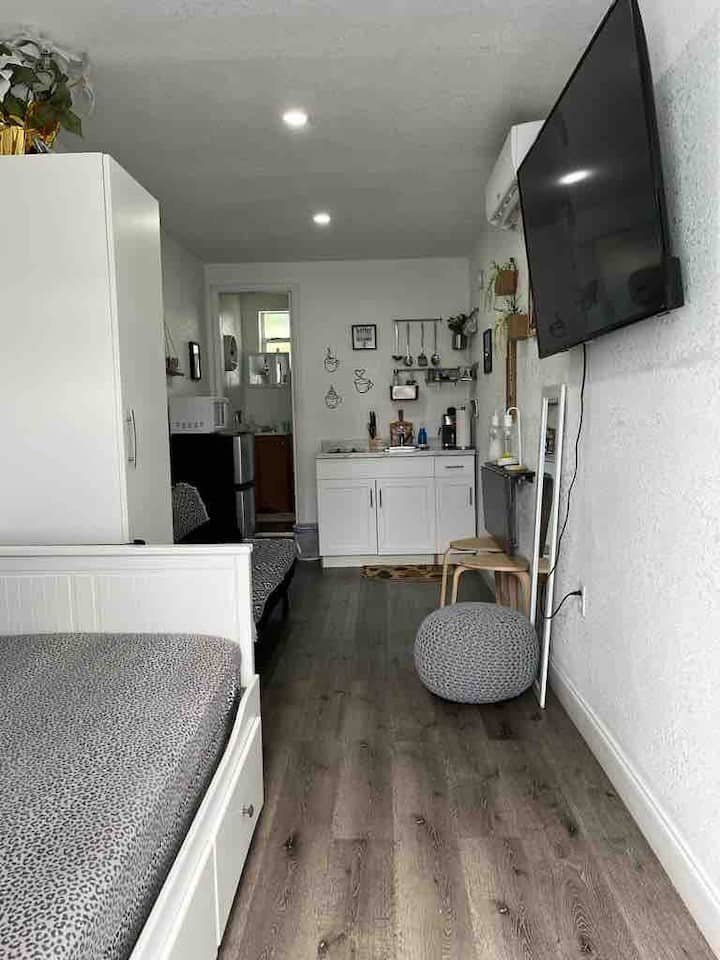 Lugar minúsculo com jacuzzi quente privativo a 7 minutos do aeroporto