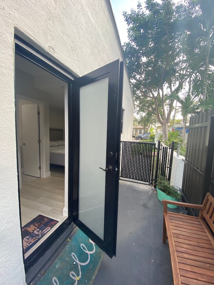 Quarto privativo na Coral Way!