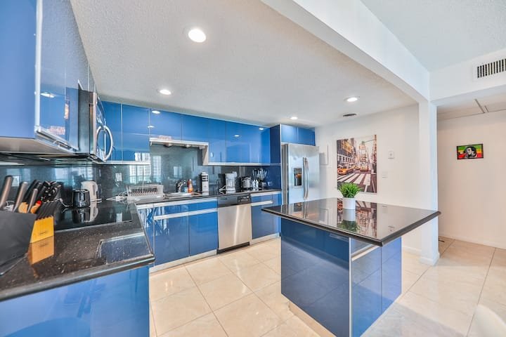 Fontainebleau | 1BR Striking Resort & Ocean View