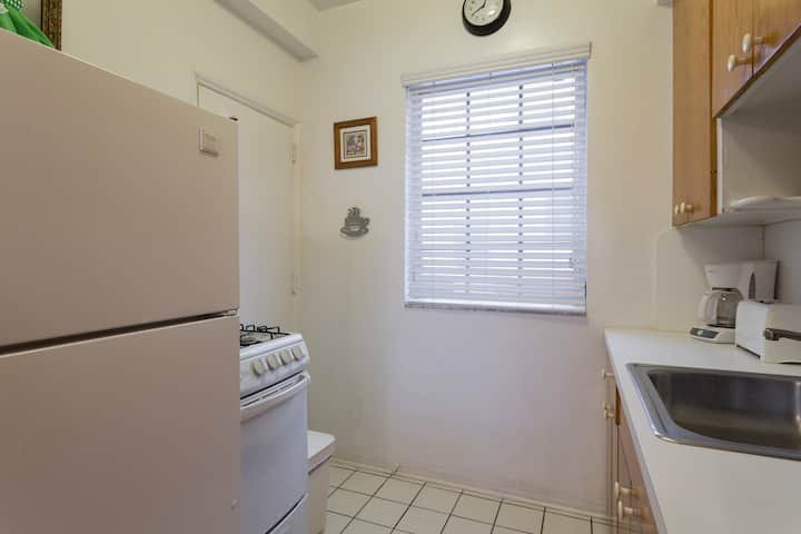 SoBe #6-2 Queen Beds,Futon -FREE PARKing, Kitchen
