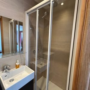 Vista fantástica da Torre Eiffel estúdio e varanda privada