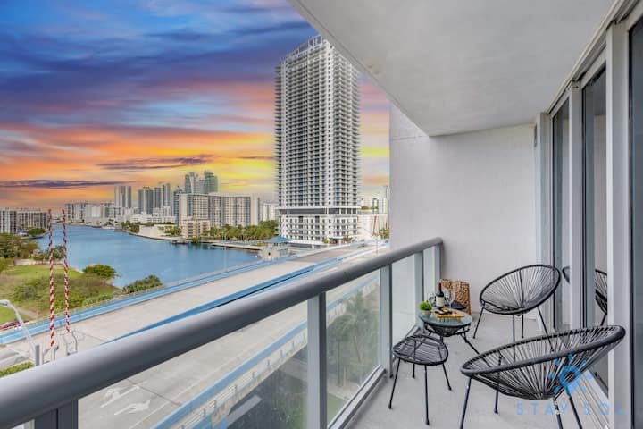 Resort espetacular, localização privilegiada, varanda, academia