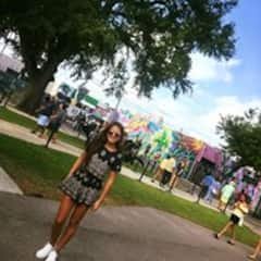 À beira da piscina. Bangalô pitoresco.