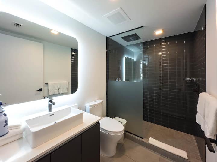 Condomínio de luxo de 1 quarto com vista para o mar e para a cidade