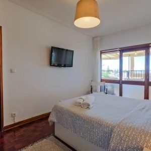 Óptimo terraço com churrasco, perto da praia!