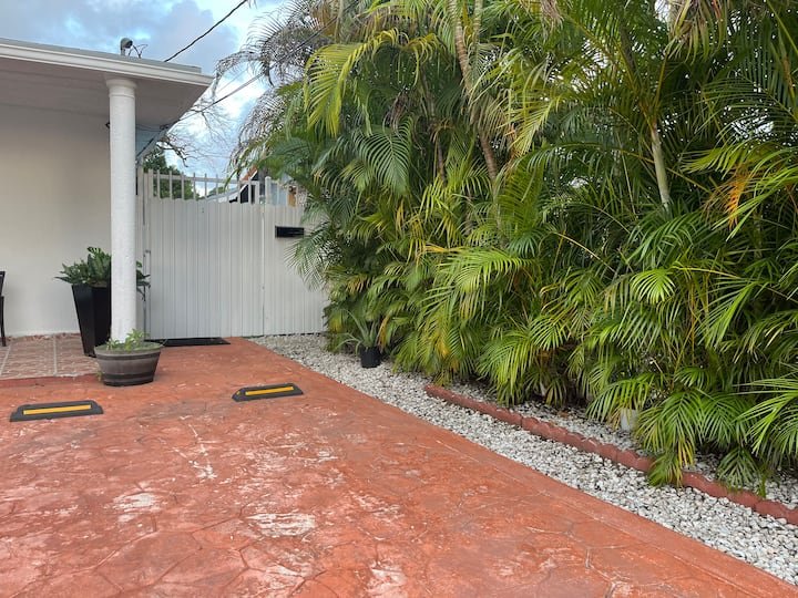 Lugar minúsculo com jacuzzi quente privativo a 7 minutos do aeroporto