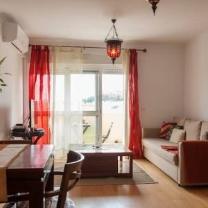 Casa das Olaias e garagem privativa fechada