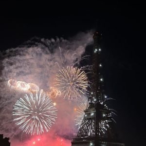 Vista fantástica da Torre Eiffel estúdio e varanda privada