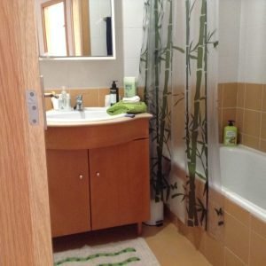 Casa das Olaias e garagem privativa fechada