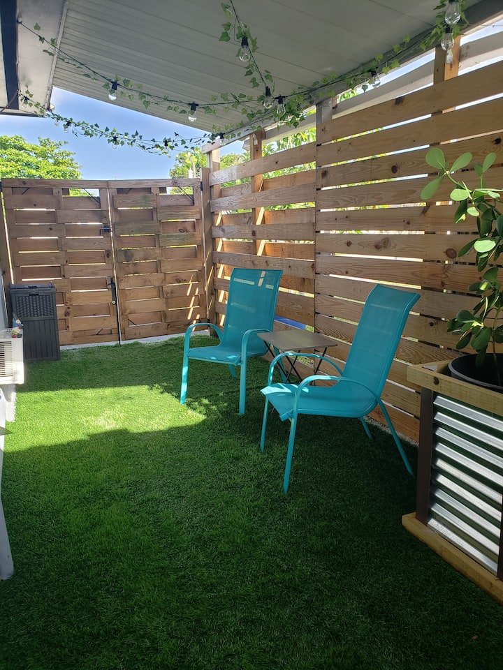 Estadia privada. Perto de Hard rock e Hard rock guitar