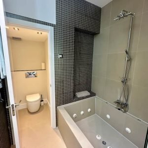 Apartamento espaçoso e moderno no centro de Madri