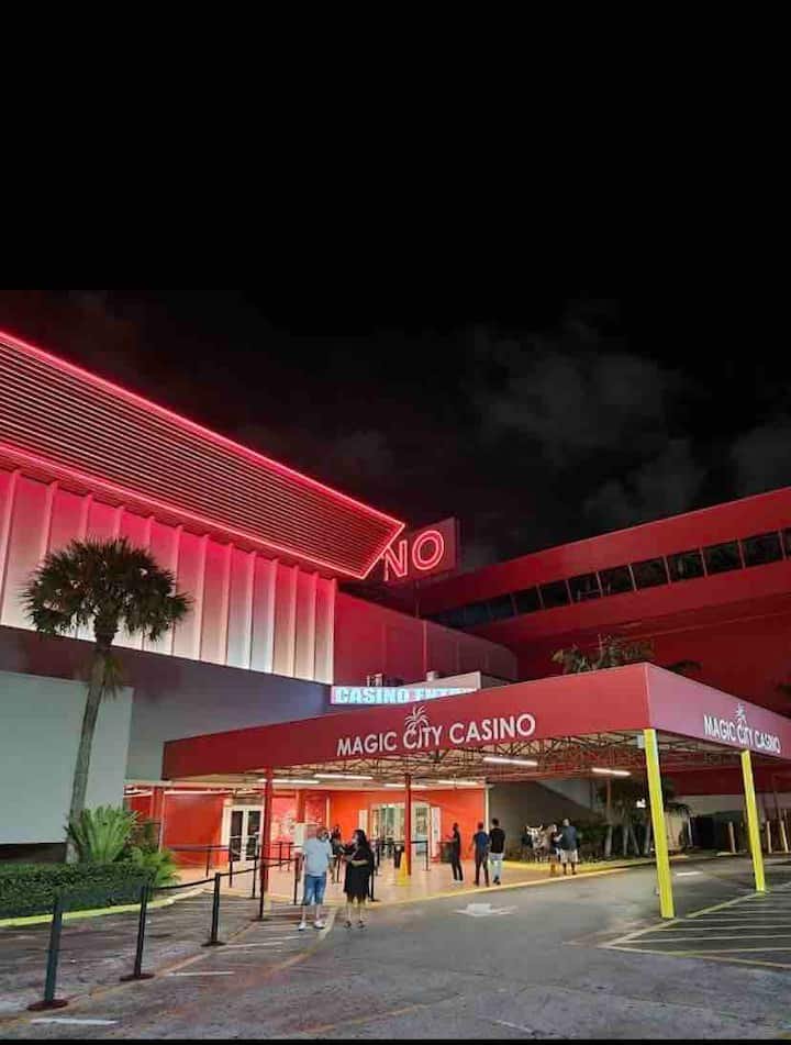 Lugar minúsculo com jacuzzi quente privativo a 7 minutos do aeroporto