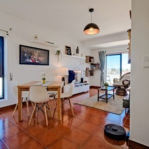 Óptimo terraço com churrasco, perto da praia!