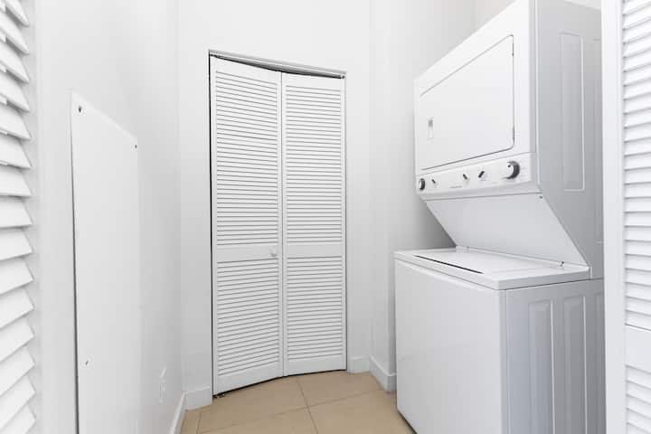 Suíte espaçosa de um quarto em Miami Beach por Dharma