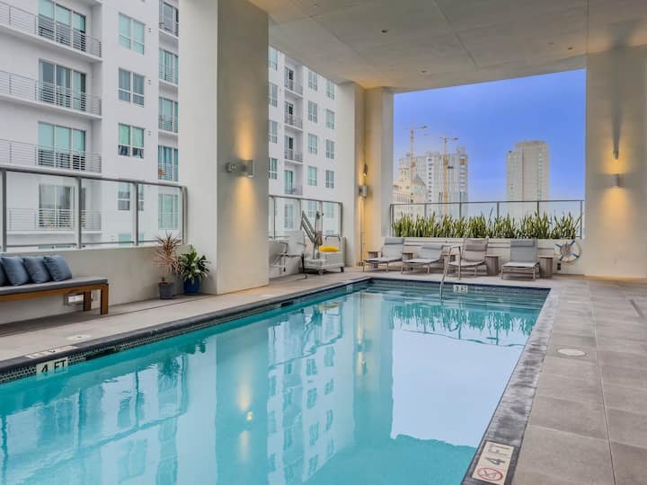 Condomínio de luxo de 1 quarto com vista para o mar e para a cidade