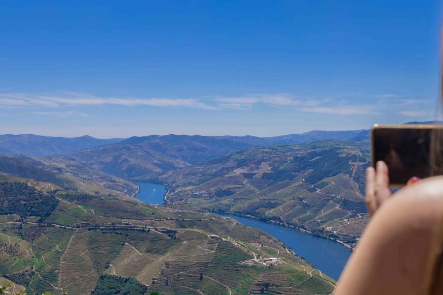 Passeio pelo Douro Histórico e Vitivinícola – Aldeias antigas, prova de Vinhos, Almoço e Cruzeiro