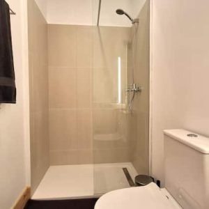 Uma verdadeira cobertura de mirante em um edifício bioclimático