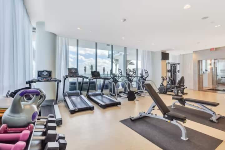 Suíte espaçosa de um quarto em Miami Beach por Dharma