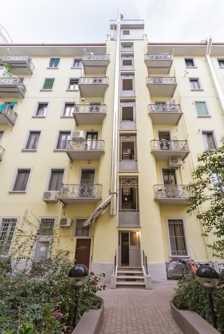 DUOMO 10min  Compras e relaxamento, ar-condicionado, Wi-Fi, varanda