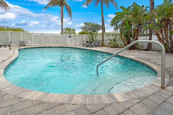 Condomínio South of Fifth Oceanfront com Beach Perks!