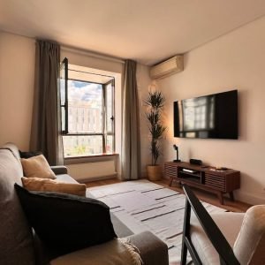 Praça Chueca com estacionamento