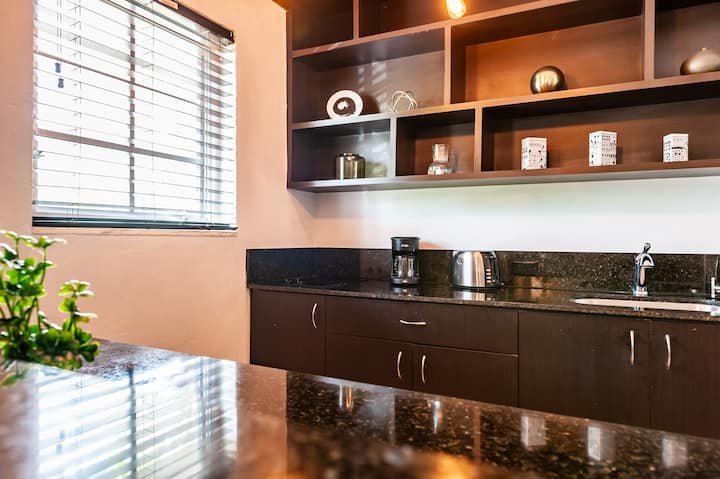 Apartamento estúdio, 2 camas queen size, cozinha, terraço