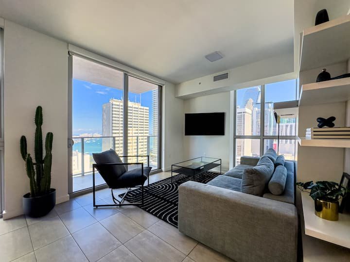 Condomínio de luxo de 1 quarto com vista para o mar e para a cidade