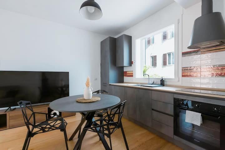 Casa Giada | Moderno Central 1BR + Estacionamento Fechado