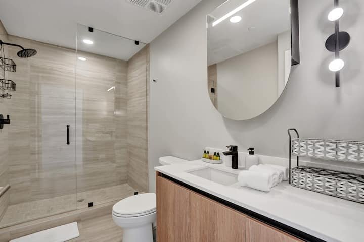 NOVO Condomínio Moderno de 1 QUARTO em Miami Beach c/ Piscina e Academia