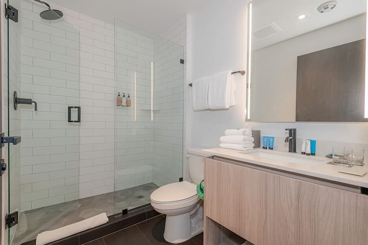 Urban Bayview Haven · Piscina e terraço #4417