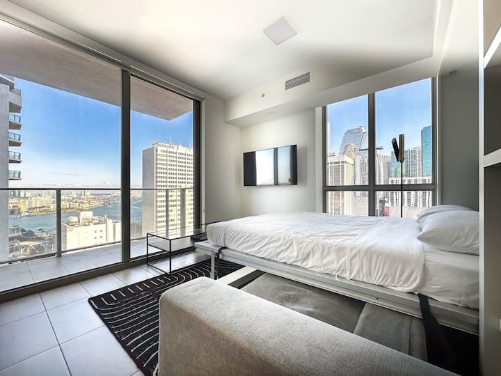 Condomínio de luxo de 1 quarto com vista para o mar e para a cidade