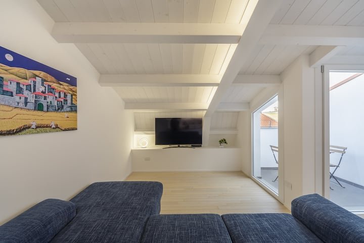 DUOMO 10min  Compras e relaxamento, ar-condicionado, Wi-Fi, varanda