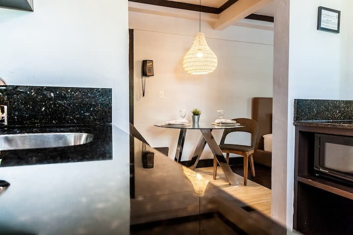 Apartamento estúdio, 2 camas queen size, cozinha, terraço