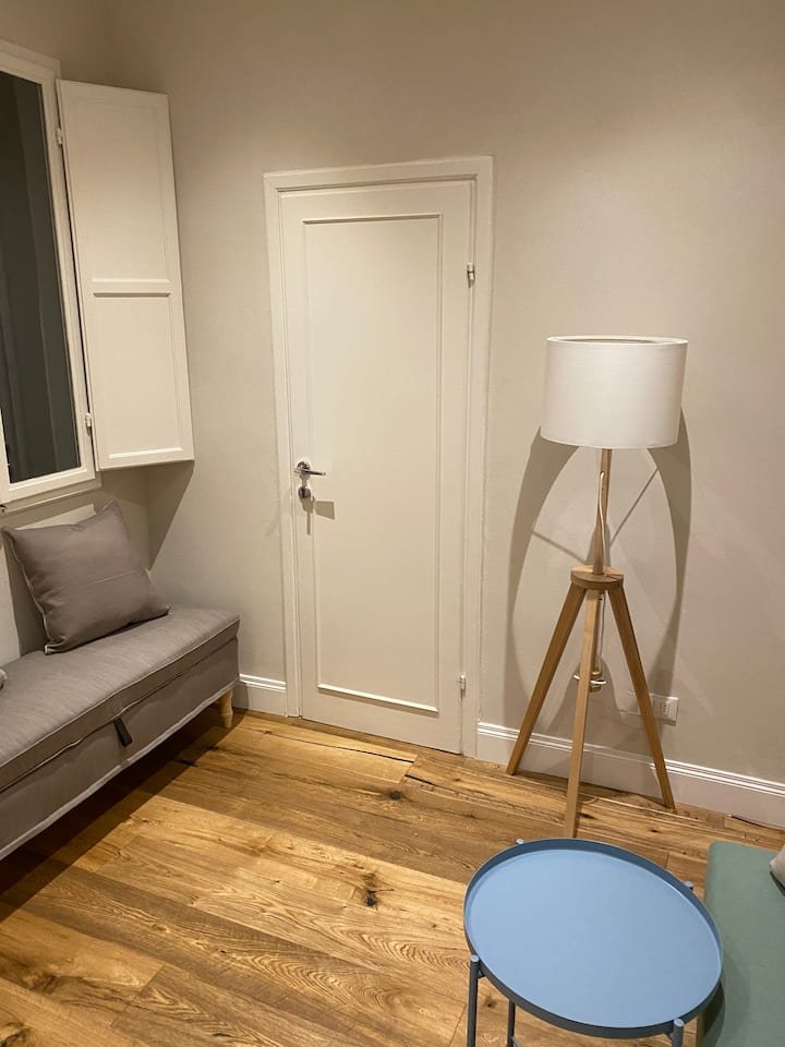 Quarto recém-reformado com vista para a cúpula do centro de Florença